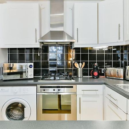 Knightsbridge Stylish Two Bedroom Apartment 런던 외부 사진