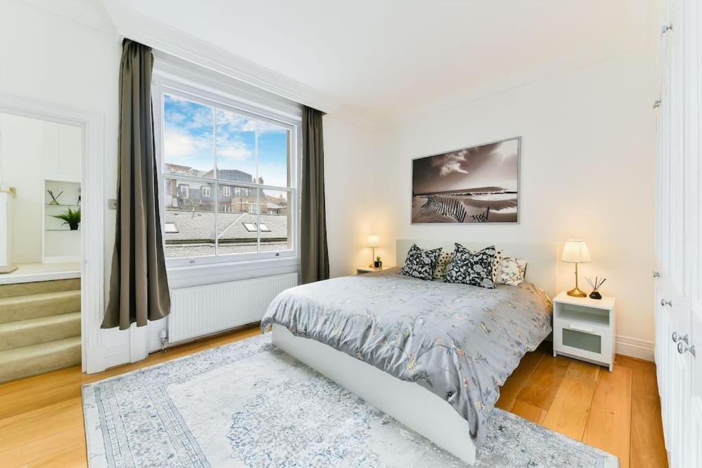 Knightsbridge Stylish Two Bedroom Apartment 런던 외부 사진