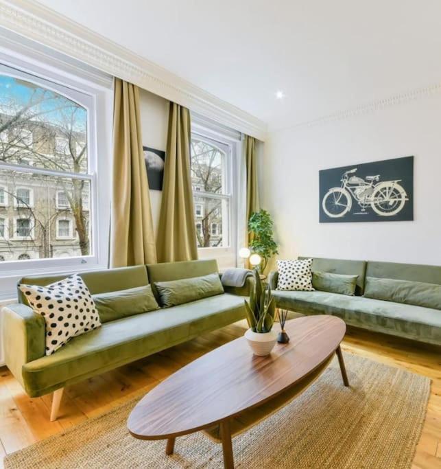 Knightsbridge Stylish Two Bedroom Apartment 런던 외부 사진