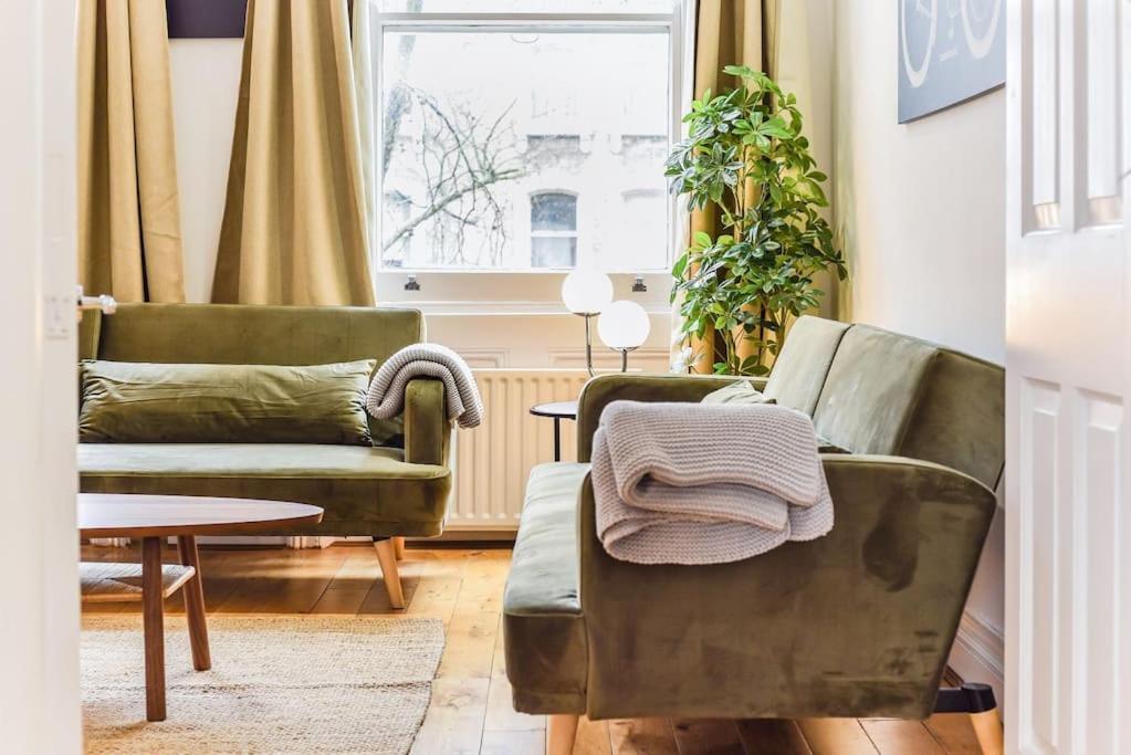Knightsbridge Stylish Two Bedroom Apartment 런던 외부 사진