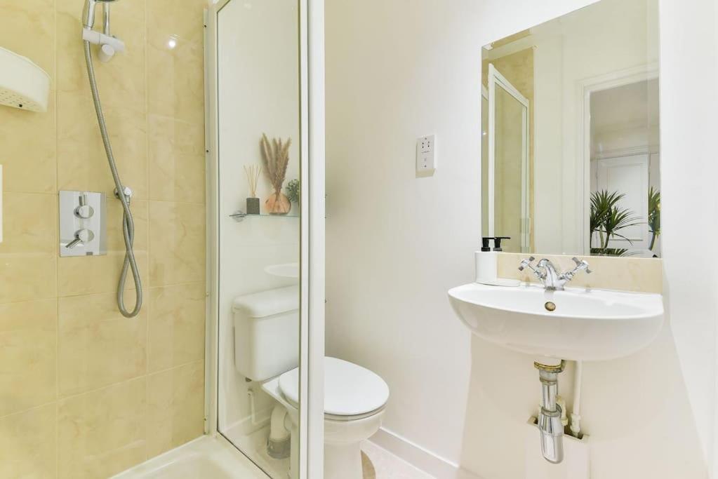 Knightsbridge Stylish Two Bedroom Apartment 런던 외부 사진